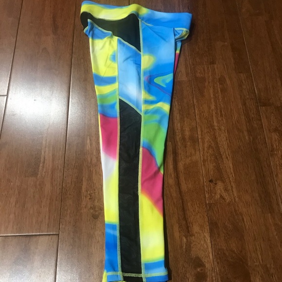 Fit & Famous Rainbow Capri Length Leggings Size: S - Picture 4 of 6